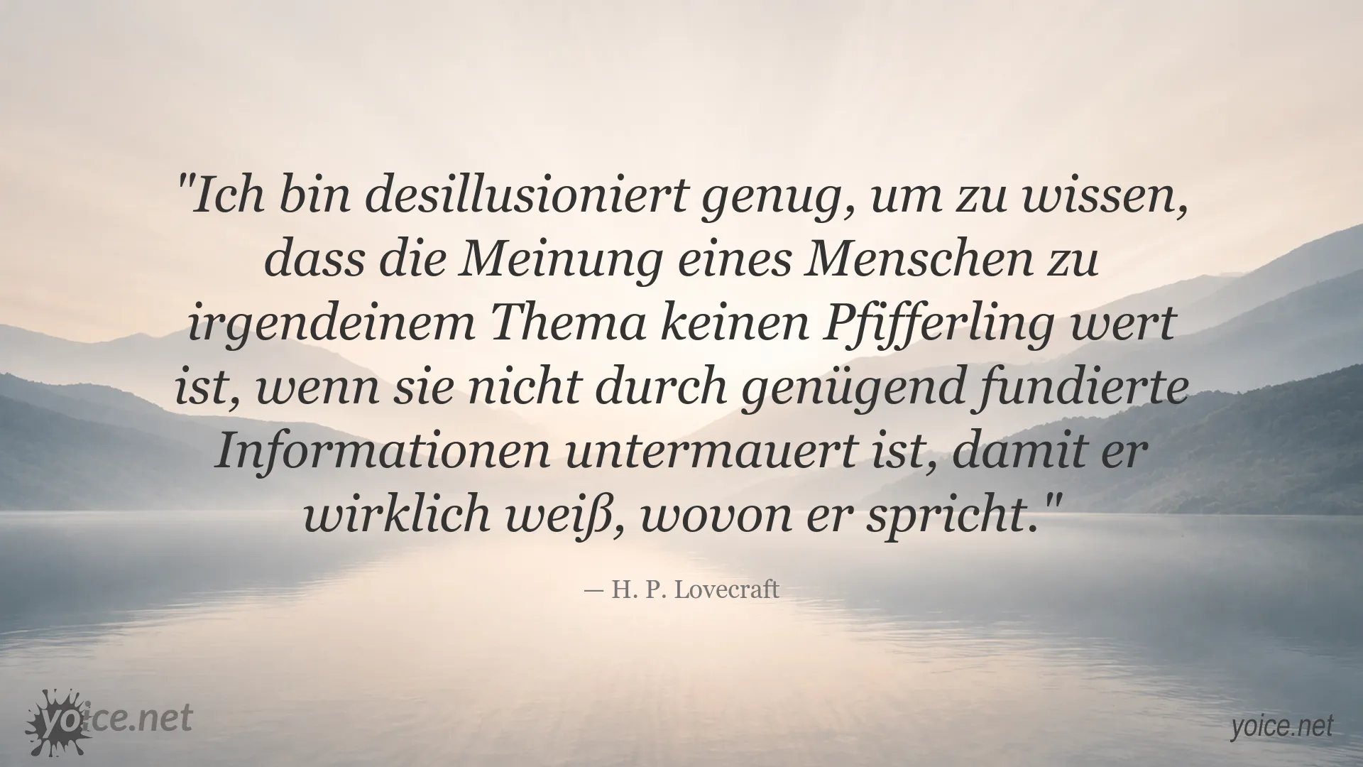Zitatbild von H. P. Lovecraft über fundierte Informationen und den Wert von Meinungen