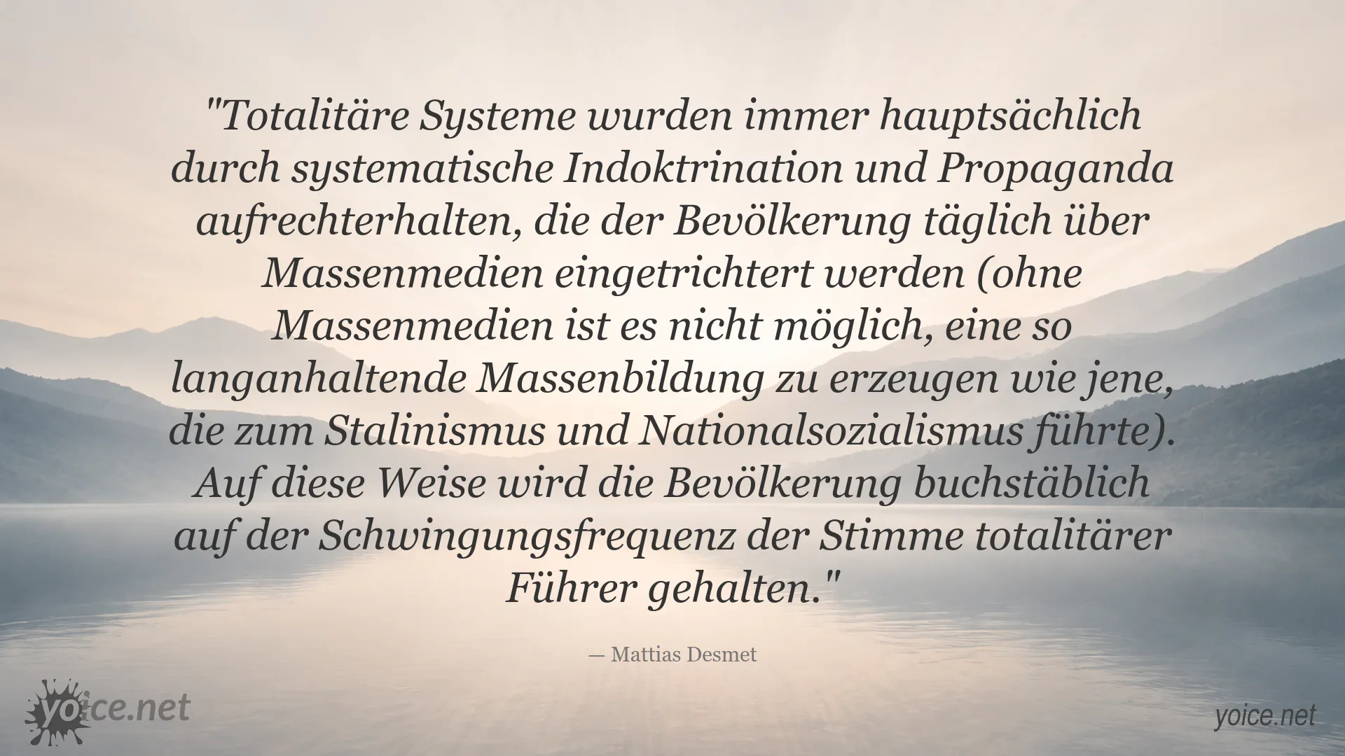 Zitat von Mattias Desmet über die Rolle von Propaganda und Indoktrination in totalitären Systemen