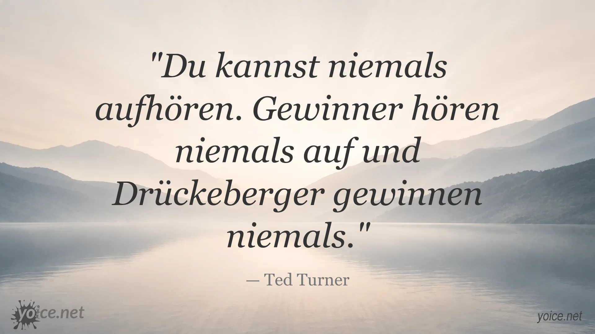 Inspirierendes Zitat von Ted Turner über niemals aufgeben und Erfolg